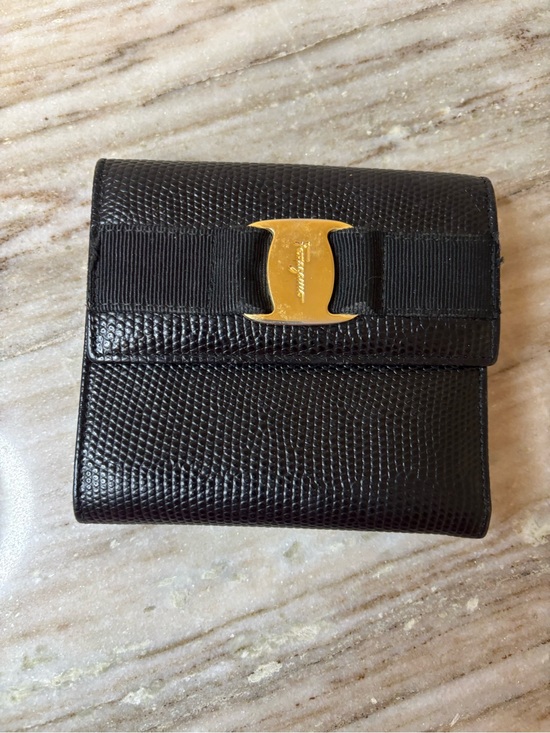 Salvatore Ferragamo Handbags - Salvatore Ferragamo Vara Bow Wallet Black Lizard Embossed Leather Kisslock Coin